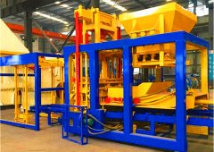 河南全自動砌塊磚機工作現(xiàn)場