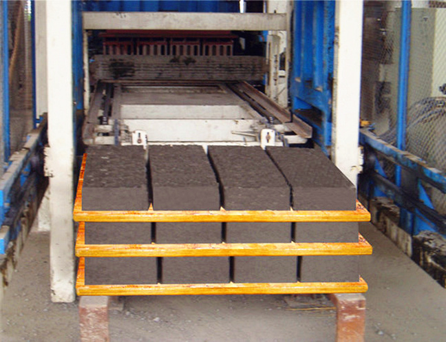 磚機(jī)竹托板客戶現(xiàn)場(chǎng)