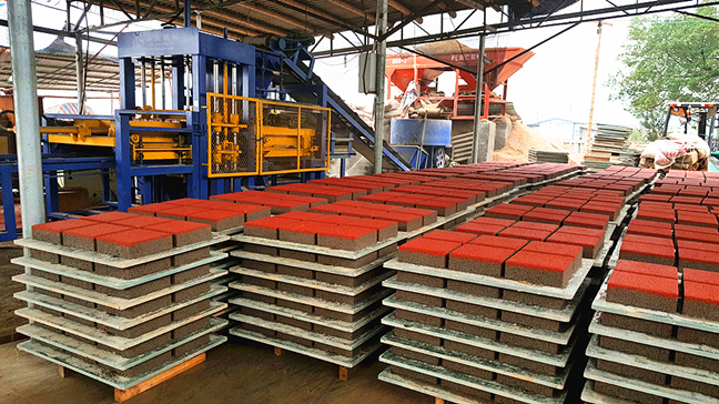 磚機(jī)托板客戶現(xiàn)場(chǎng)