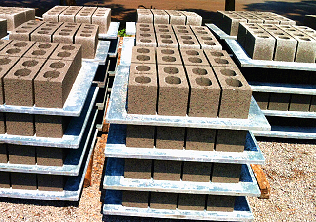 小型空心磚機客戶現(xiàn)場實拍圖