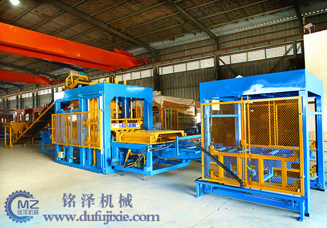 路面透水磚機(jī)客戶現(xiàn)場