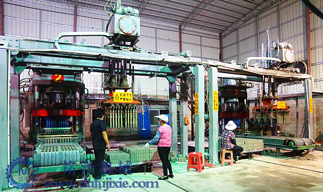 河南全自動液壓壓磚機客戶現(xiàn)場