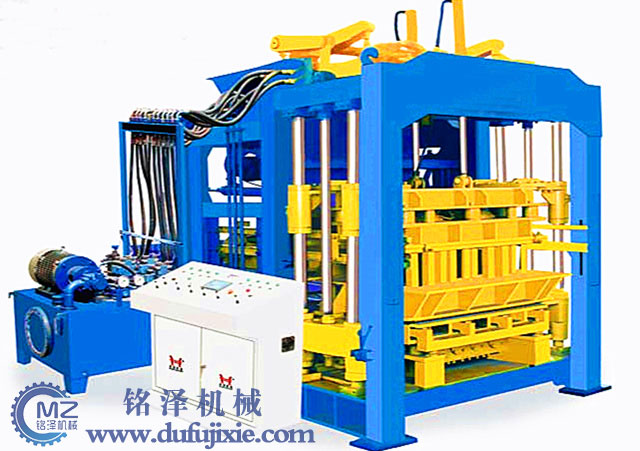 QT10-15型砌塊成型機